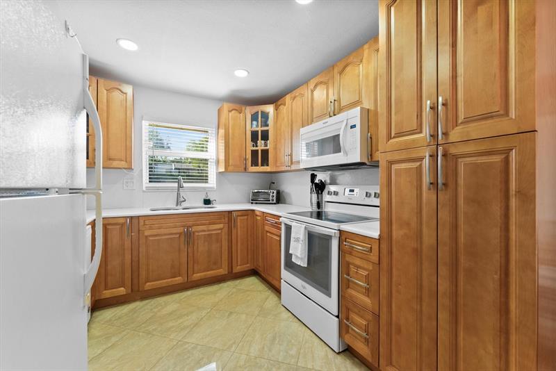 Image 13 of 34 For 547 Pine Island Rd  25