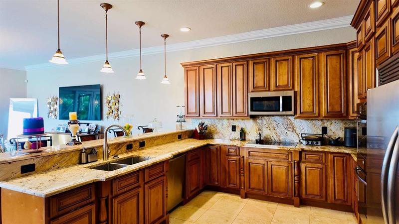 Image 10 of 41 For 8816 Club Estates Way