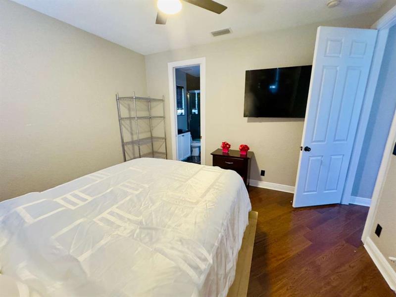 Image 34 of 41 For 8816 Club Estates Way