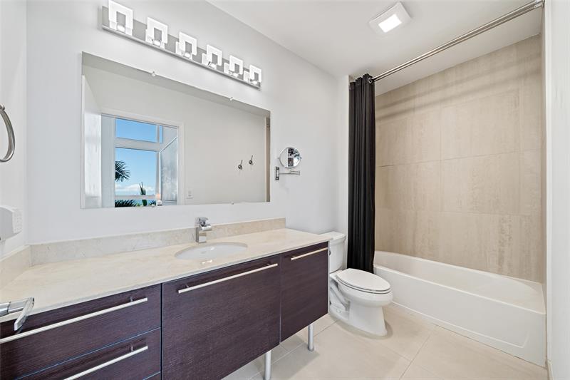 Image 15 of 36 For 1900 Bayshore Dr  706