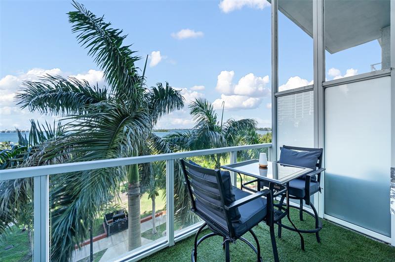 Image 18 of 36 For 1900 Bayshore Dr  706