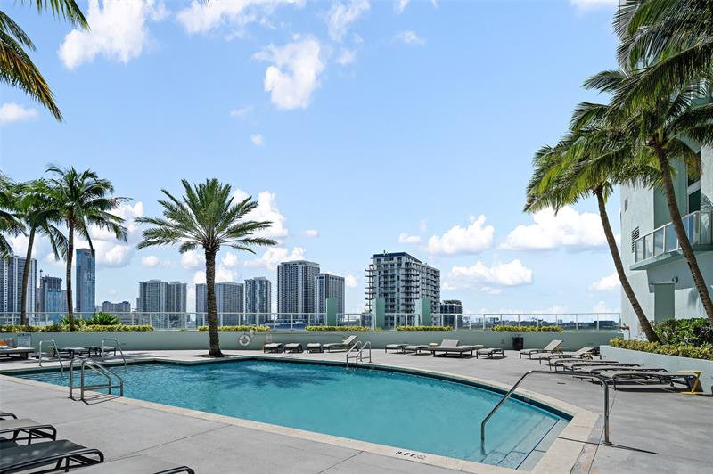 Image 25 of 36 For 1900 Bayshore Dr  706