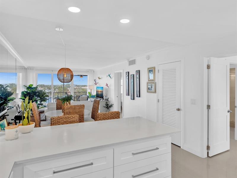 Image 12 of 81 For 3100 Ocean Boulevard  712