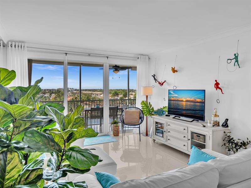 Image 18 of 81 For 3100 Ocean Boulevard  712