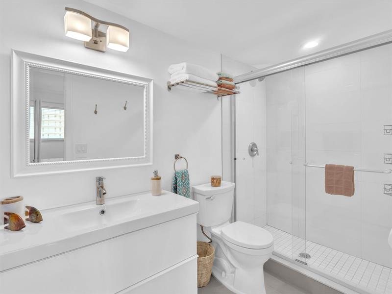Image 47 of 81 For 3100 Ocean Boulevard  712