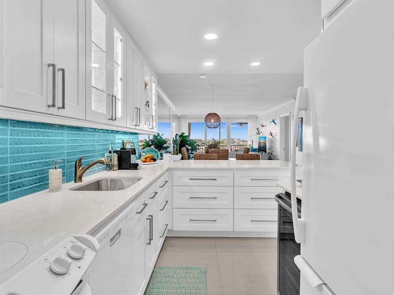 Image 9 of 81 For 3100 Ocean Boulevard  712