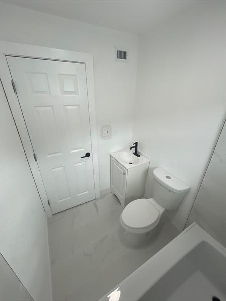 Image 15 of 16 For 1457 31st St  01