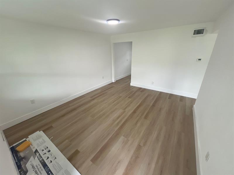 Image 4 of 16 For 1457 31st St  01