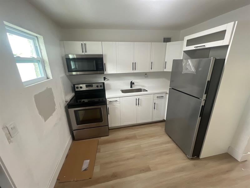 Image 7 of 16 For 1457 31st St  01