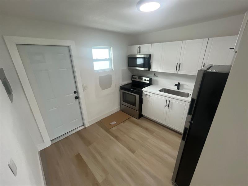 Image 8 of 16 For 1457 31st St  01