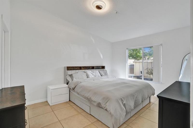 Image 12 of 31 For 3866 48th Ave