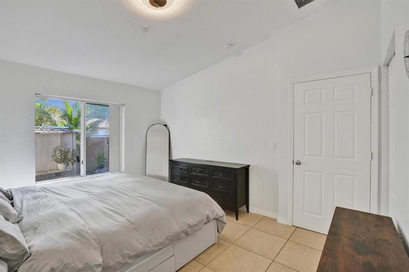 Image 13 of 31 For 3866 48th Ave