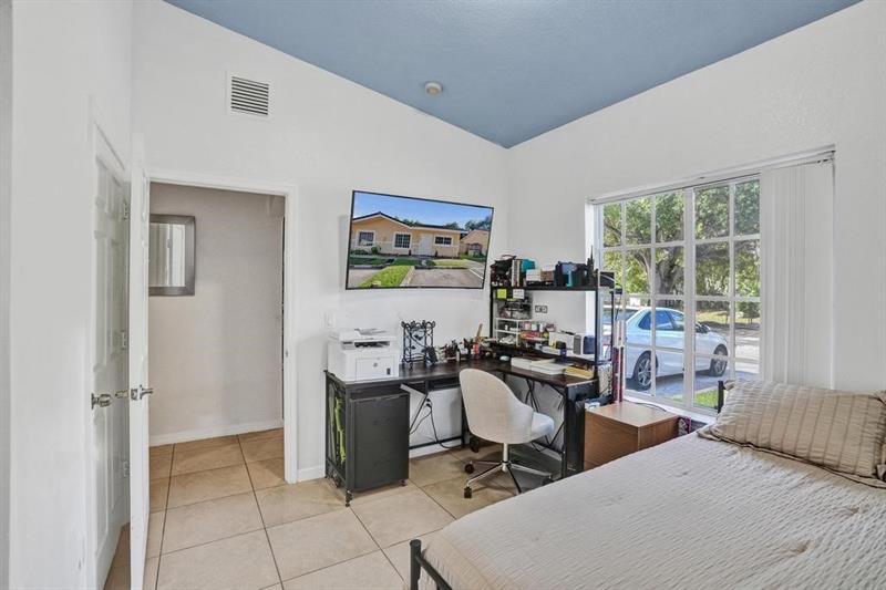 Image 16 of 31 For 3866 48th Ave