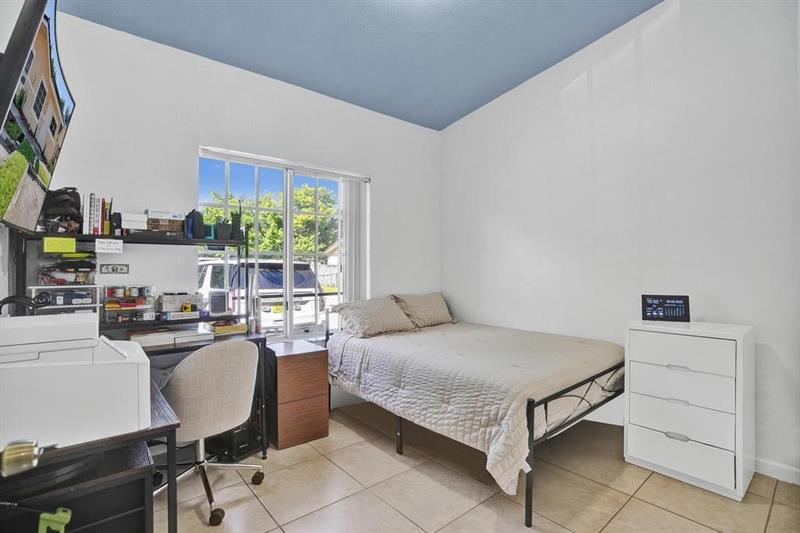 Image 17 of 31 For 3866 48th Ave