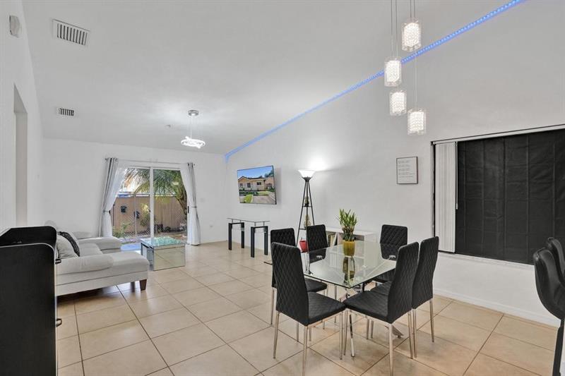 Image 7 of 31 For 3866 48th Ave