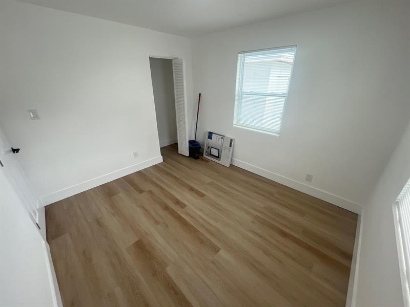 Image 15 of 16 For 1457 31st St  02