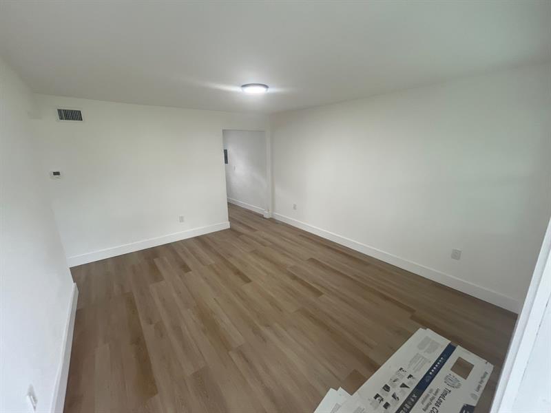 Image 4 of 16 For 1457 31st St  02