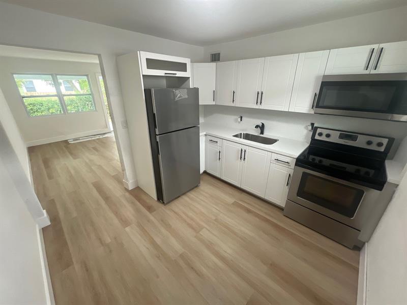 Image 7 of 16 For 1457 31st St  02