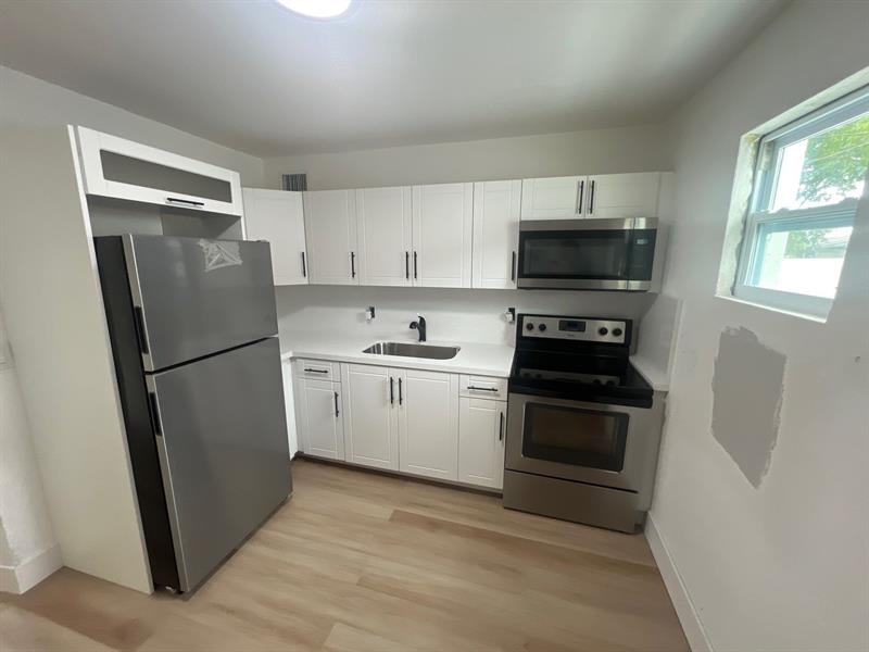 Image 8 of 16 For 1457 31st St  02