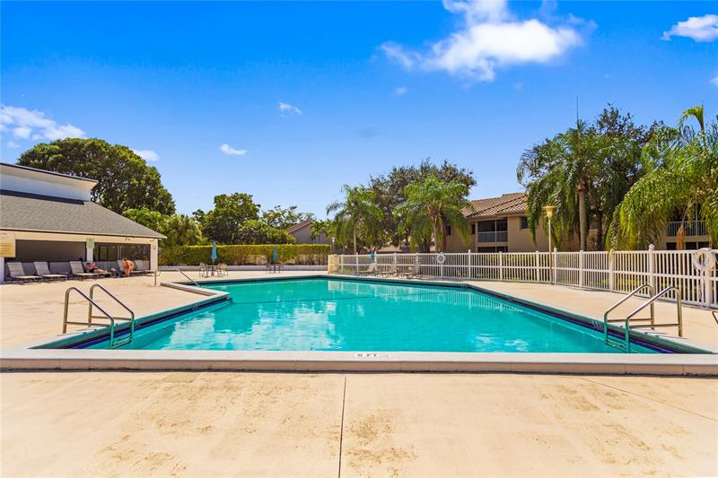 Image 12 of 62 For 16051 Blatt Blvd  101