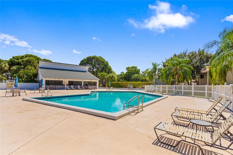 Image 13 of 62 For 16051 Blatt Blvd  101