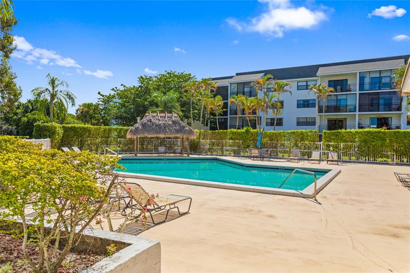 Image 16 of 62 For 16051 Blatt Blvd  101