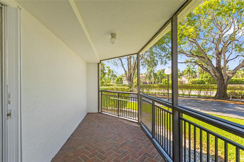 Image 18 of 62 For 16051 Blatt Blvd  101