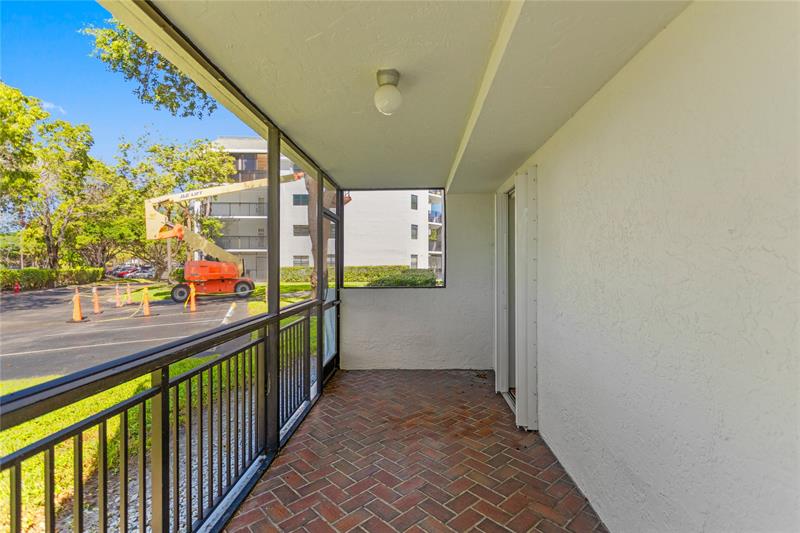 Image 20 of 62 For 16051 Blatt Blvd  101