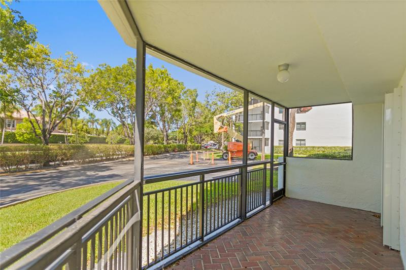 Image 21 of 62 For 16051 Blatt Blvd  101