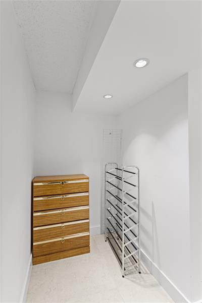 Image 22 of 62 For 16051 Blatt Blvd  101