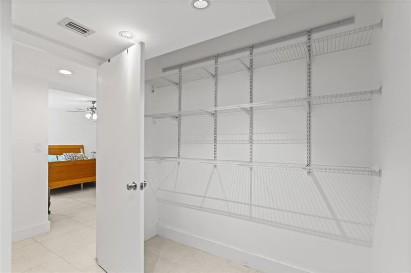 Image 23 of 62 For 16051 Blatt Blvd  101