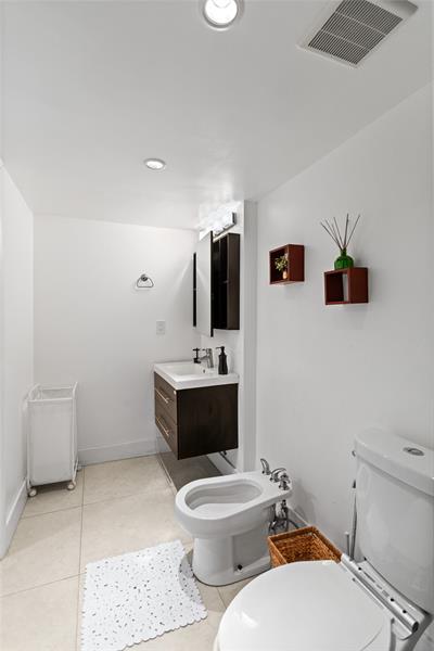 Image 24 of 62 For 16051 Blatt Blvd  101