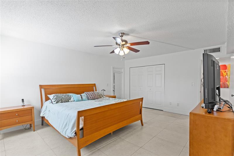 Image 26 of 62 For 16051 Blatt Blvd  101