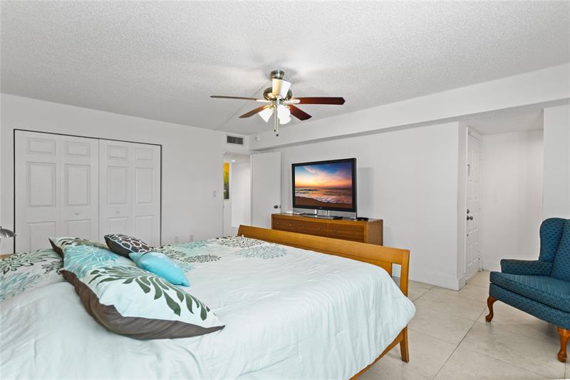 Image 27 of 62 For 16051 Blatt Blvd  101