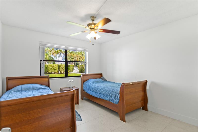 Image 32 of 62 For 16051 Blatt Blvd  101