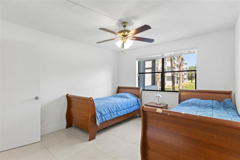 Image 33 of 62 For 16051 Blatt Blvd  101