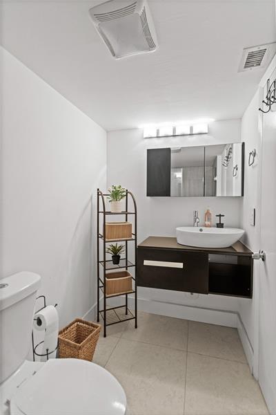 Image 34 of 62 For 16051 Blatt Blvd  101