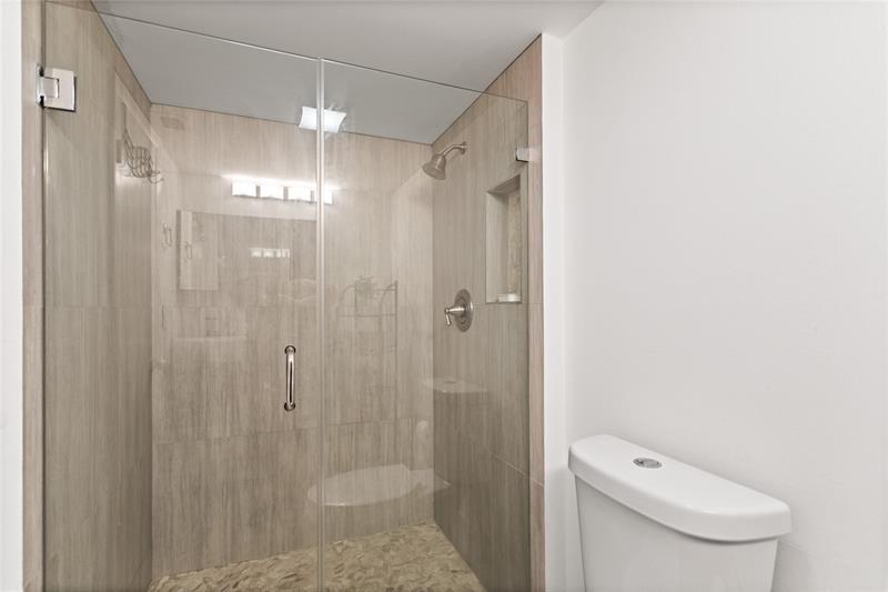 Image 35 of 62 For 16051 Blatt Blvd  101