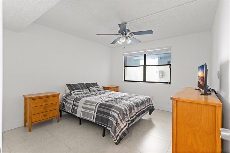 Image 37 of 62 For 16051 Blatt Blvd  101