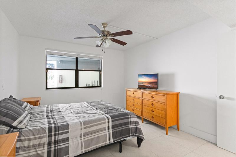 Image 38 of 62 For 16051 Blatt Blvd  101