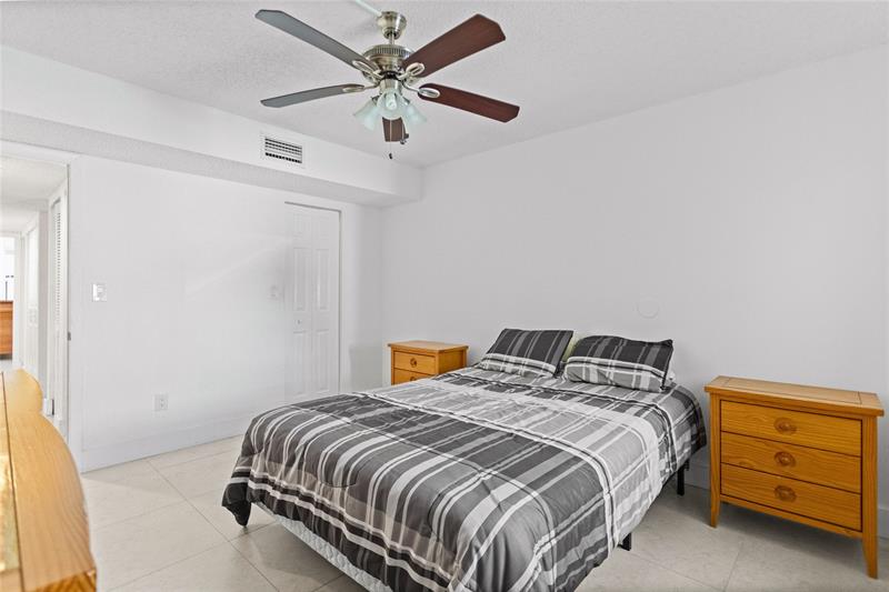 Image 39 of 62 For 16051 Blatt Blvd  101