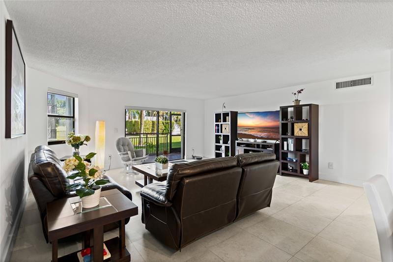 Image 47 of 62 For 16051 Blatt Blvd  101