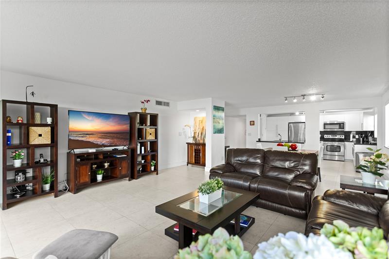 Image 5 of 62 For 16051 Blatt Blvd  101