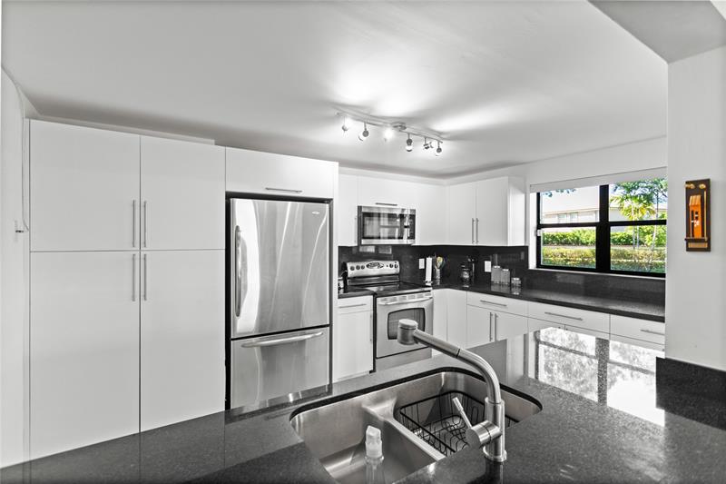 Image 54 of 62 For 16051 Blatt Blvd  101