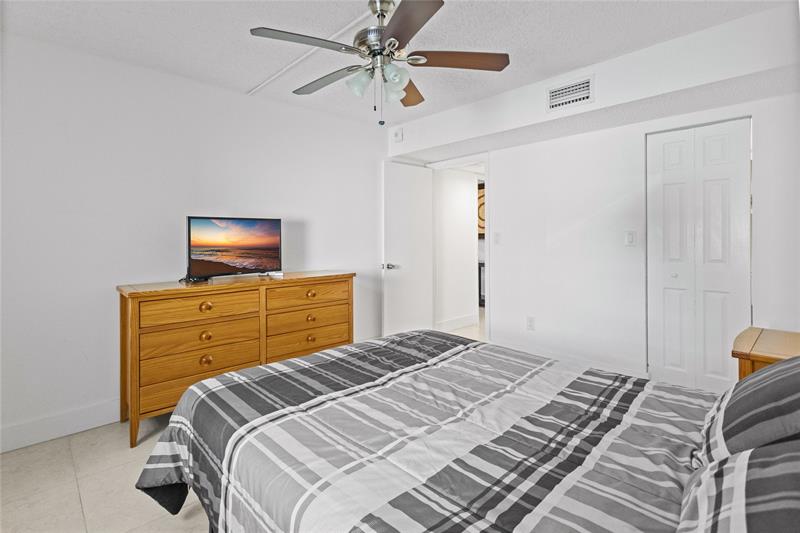 Image 8 of 62 For 16051 Blatt Blvd  101