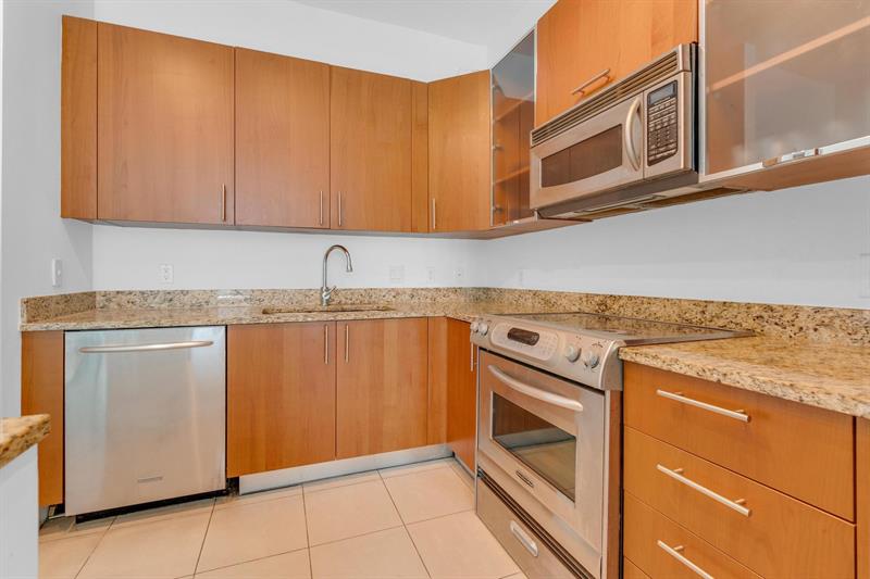 Image 12 of 34 For 1945 Ocean Dr  502