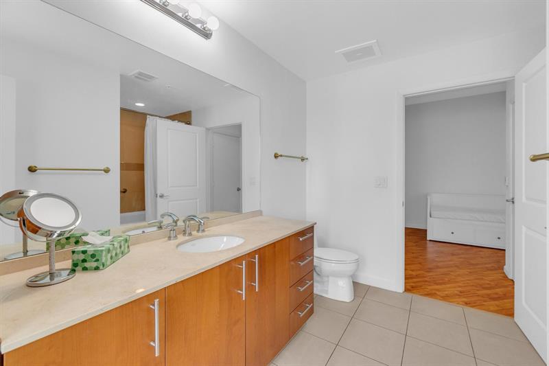 Image 22 of 34 For 1945 Ocean Dr  502