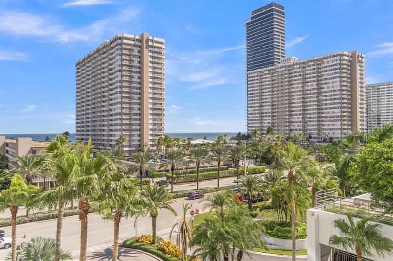 Image 29 of 34 For 1945 Ocean Dr  502