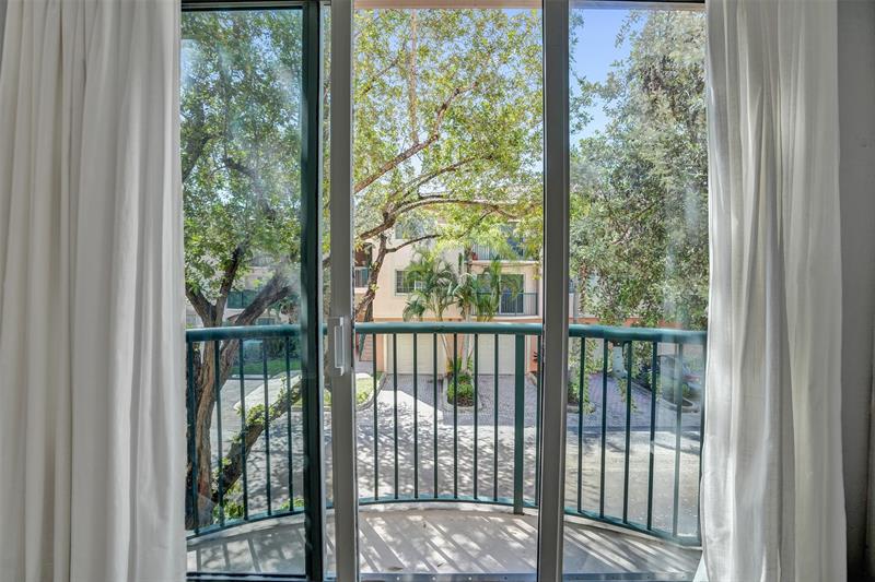 Image 10 of 36 For 2107 10th Ave  806