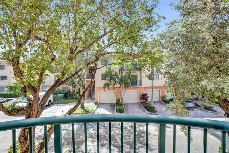 Image 11 of 36 For 2107 10th Ave  806